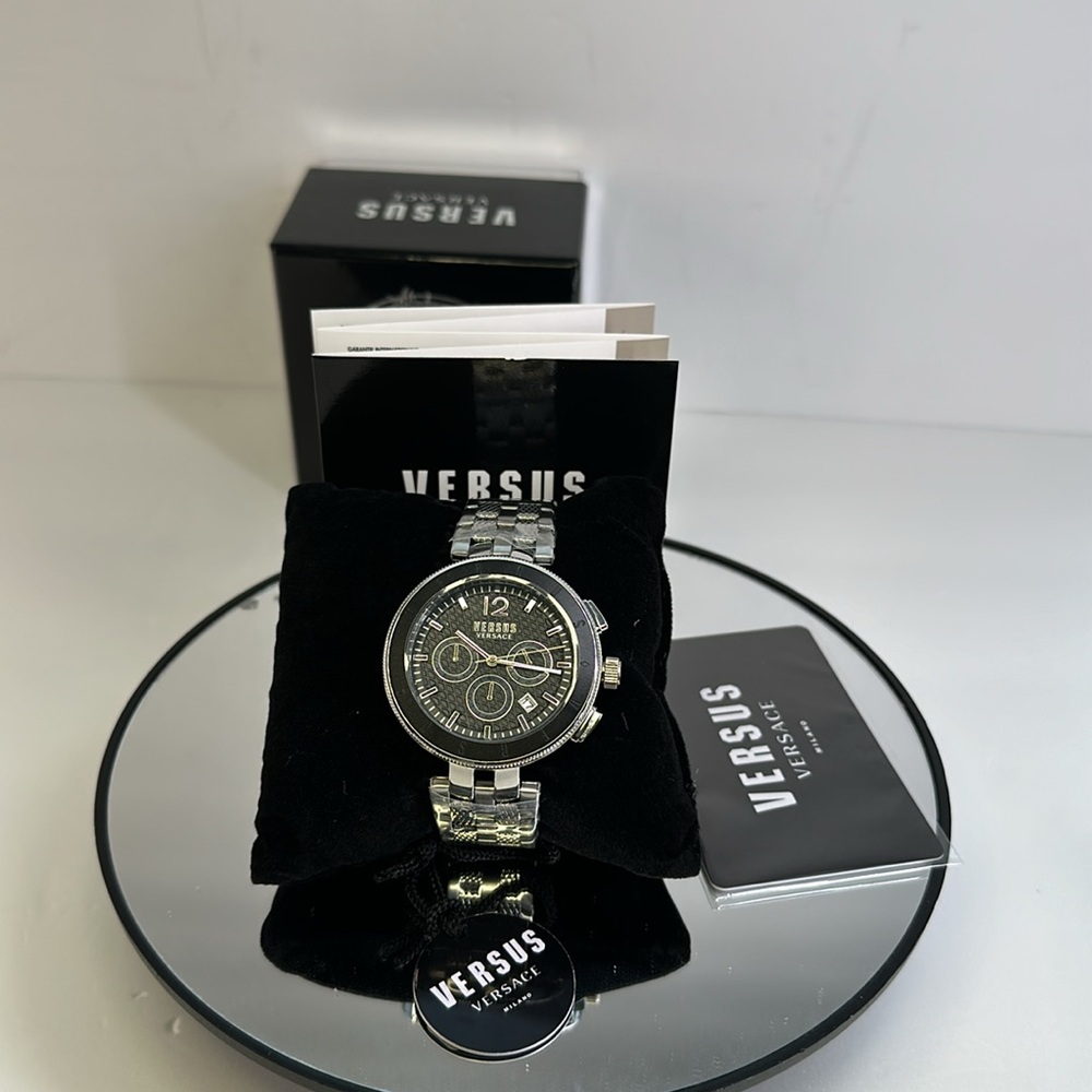 New Authentic VERSUS VERSACE
Logo Gent Chrono Bracelet Watch